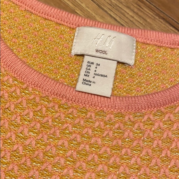 Like new H&M short sleeved wool sweater - Picture 3 of 6